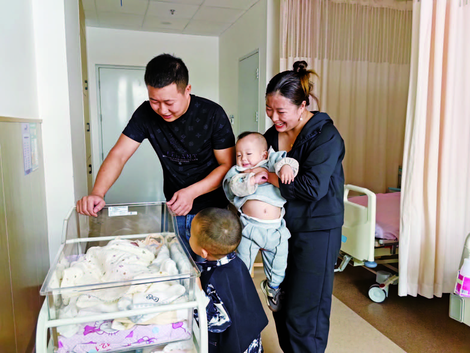 市人民医院喜迎“国庆宝宝”(图1)