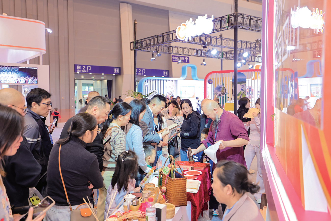 亮相西部旅博会 乐山文旅圈粉无数(图1)