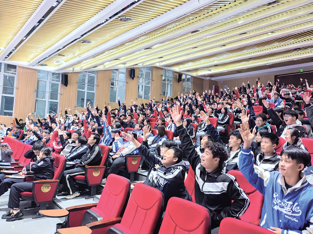 警银校三方联动 反诈宣传进校园(图1)