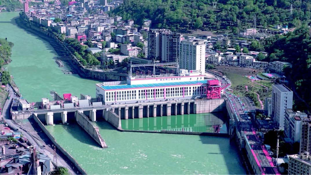 大渡河枕头坝二级水电站成功下闸蓄水(图1)